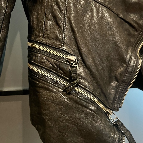 Vintage leather jacket. - Picture 3 of 4
